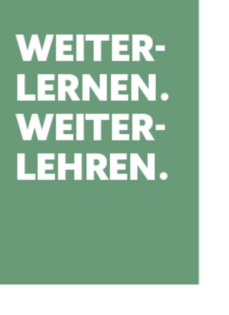 Grünes Plakat mit weißem Text Weiterlernen. Weiterlehren.