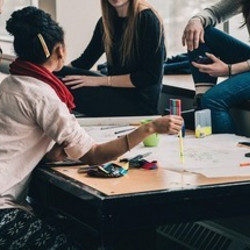 Studierende lernen gemeinsam Deutsch